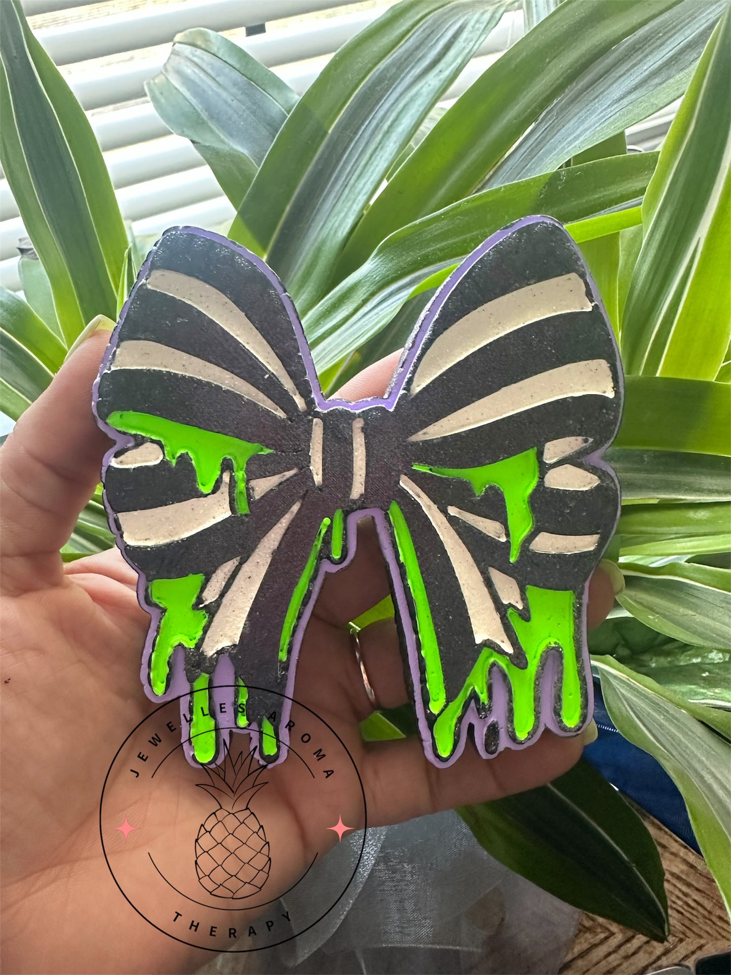 Beetle juice bow